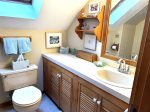 Upper level full bathroom with Tub/Shower Combination